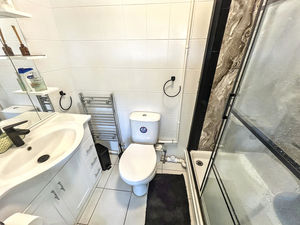 En suite shower room- click for photo gallery